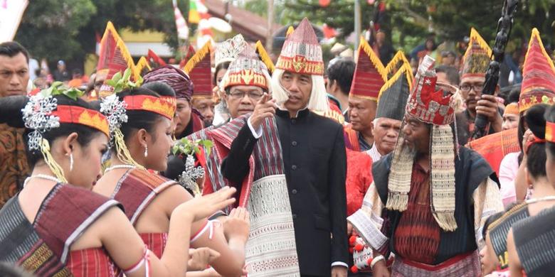 Menarik ! Ini Dia 5 Deretan Baju Adat Yang Pernah Dipakai Presiden Jokowi