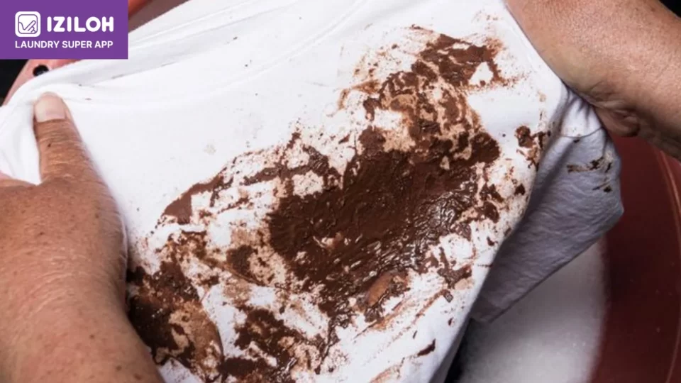 Cara Menghilangkan Noda Lumpur di Baju Anak